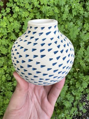 white dark blue triangle vase